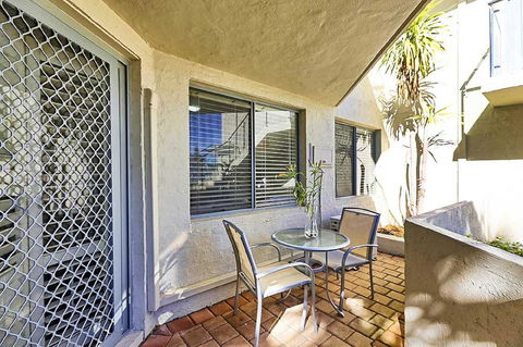 Beachfront @ Scarbs - Accommodation Mermaid Beach 11