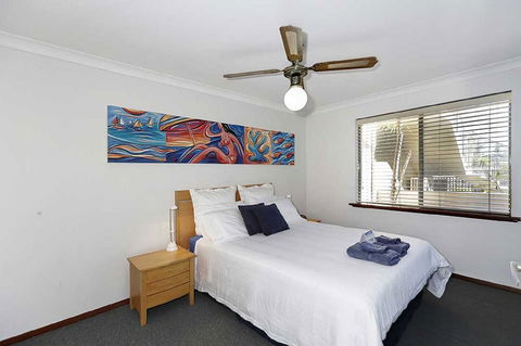 Beachfront @ Scarbs - Accommodation Mermaid Beach 9