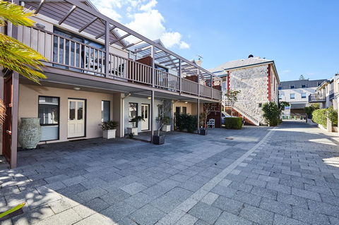 Fremantle Townhouse Unit 6 - Accommodation Mermaid Beach 13