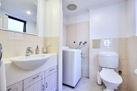 Fremantle Townhouse Unit 6 - Accommodation Mermaid Beach 3