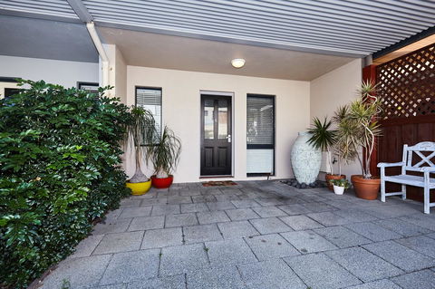 Fremantle Townhouse Unit 6 - Accommodation Mermaid Beach 11