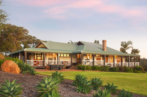 The Farmhouse - Accommodation Mermaid Beach 2