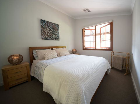 The Farmhouse - Accommodation Mermaid Beach 6