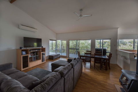 Peppy Beach Ocean Views - Accommodation Mermaid Beach 4