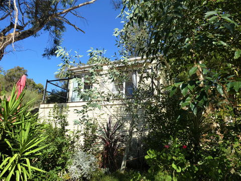 Treetops Cottage - Accommodation Mermaid Beach 7