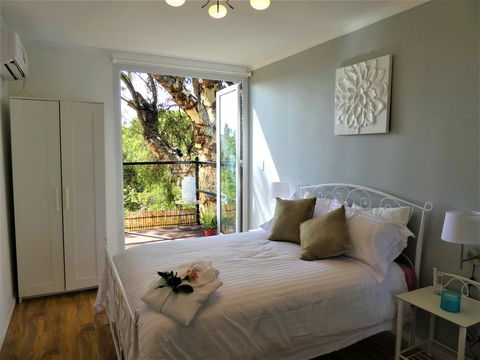 Treetops Cottage - Accommodation Mermaid Beach 0