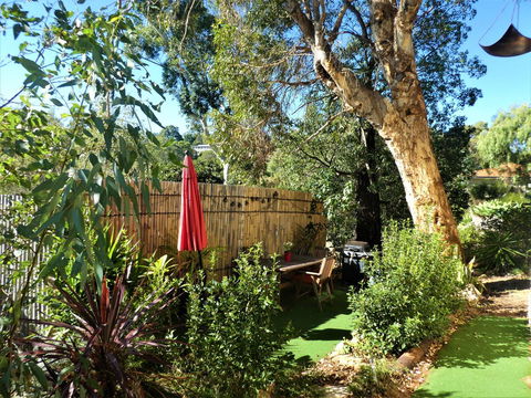 Treetops Cottage - Accommodation Mermaid Beach 8