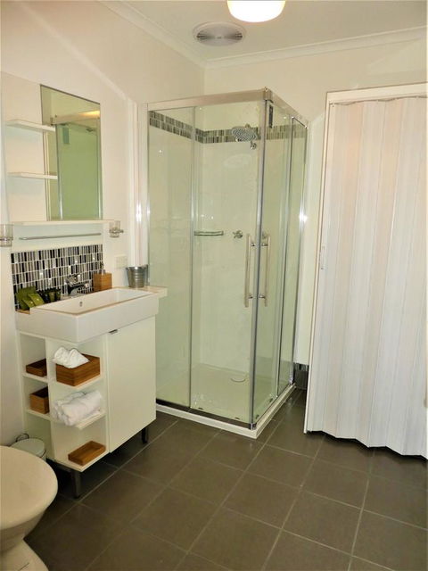 Treetops Cottage - Accommodation Mermaid Beach 19