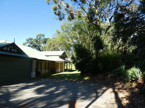 Treetops Cottage - Accommodation Mermaid Beach 18