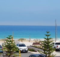 Absolute Beachfront Scarborough - Accommodation Mermaid Beach