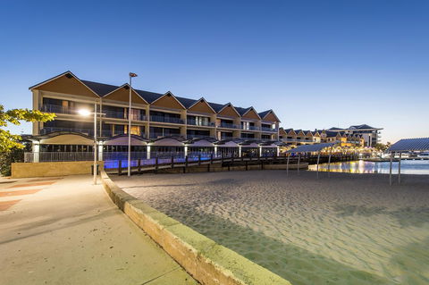 Dolphin Quay Apartments - Accommodation Mermaid Beach 0
