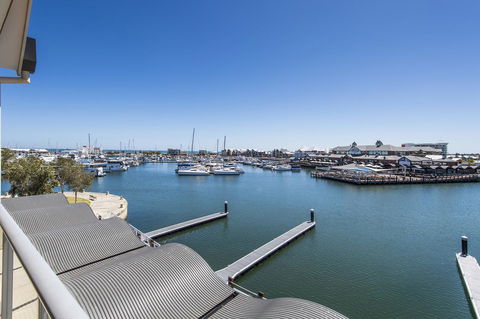 Dolphin Quay Apartments - Accommodation Mermaid Beach 16