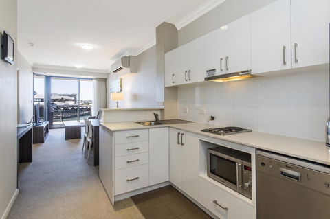 Dolphin Quay Apartments - Accommodation Mermaid Beach 35