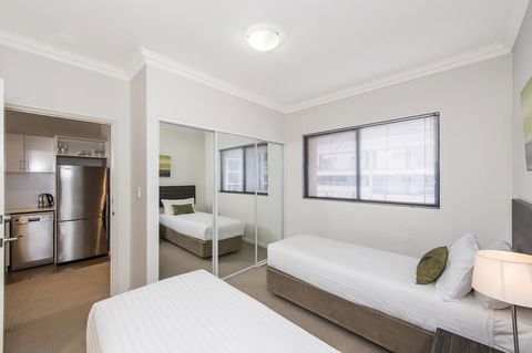 Dolphin Quay Apartments - Accommodation Mermaid Beach 43