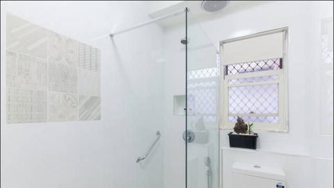 Broadway Apartments - Accommodation Mermaid Beach 3