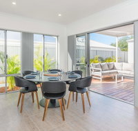 Karrinyup Waters Luxury House Rental - Accommodation Mermaid Beach