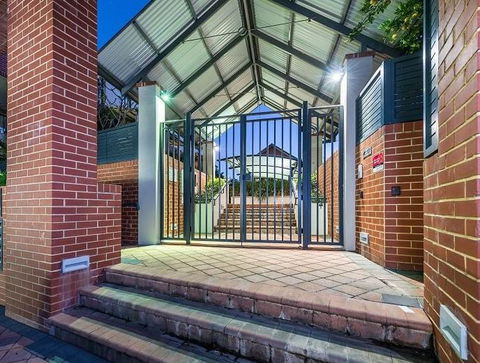 Subiaco Emporium Apartment - Accommodation Mermaid Beach 6