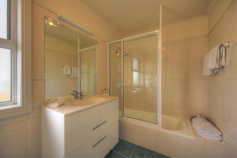 Stanley Village Waterfront Accommodation - Accommodation Mermaid Beach 11