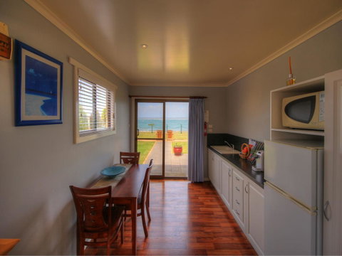 Stanley Village Waterfront Accommodation - Accommodation Mermaid Beach 14