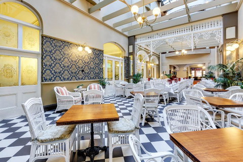 Hadley\'s Orient Hotel - Accommodation Mermaid Beach 1