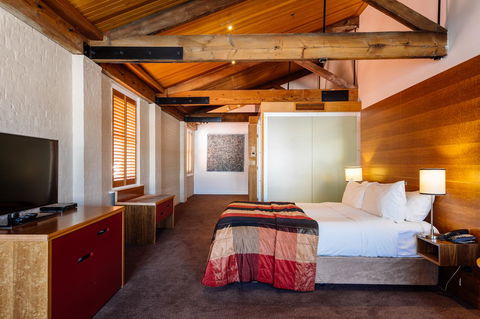 The Henry Jones Art Hotel - Accommodation Mermaid Beach 25