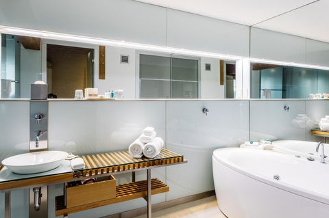 The Henry Jones Art Hotel - Accommodation Mermaid Beach 41