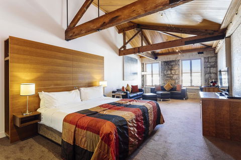 The Henry Jones Art Hotel - Accommodation Mermaid Beach 6