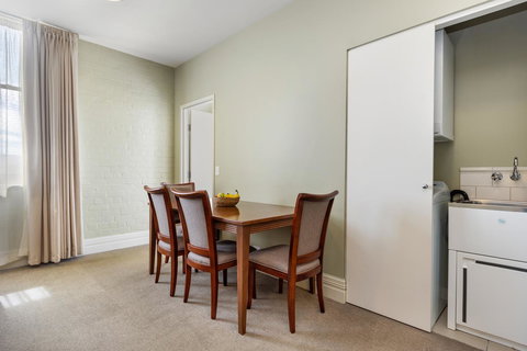Launceston Central Apartment Hotel Official - Accommodation Mermaid Beach 4