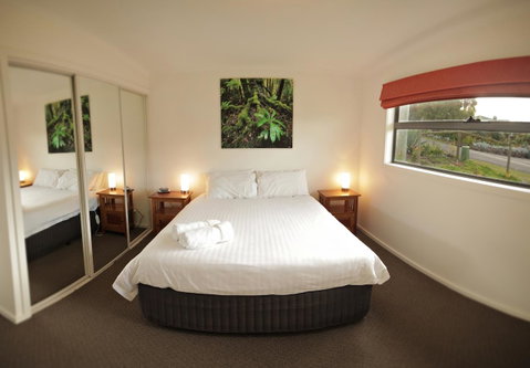 Driftwood - Accommodation Mermaid Beach 8