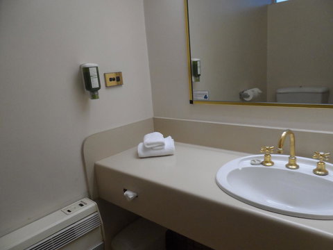 Commodore Regent - Accommodation Mermaid Beach 44