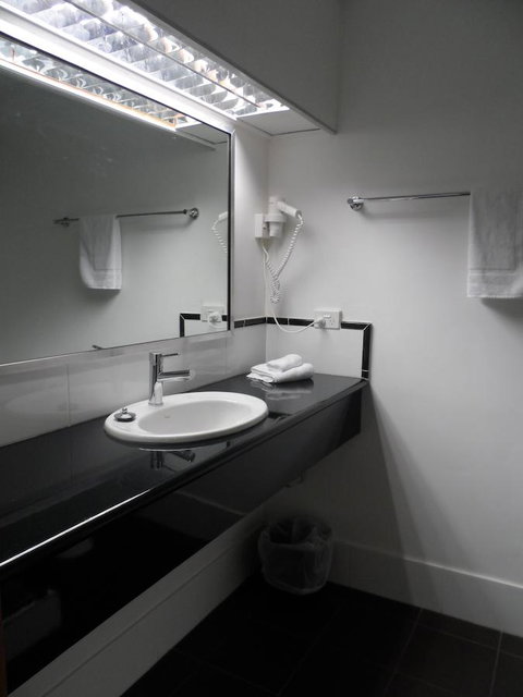 Commodore Regent - Accommodation Mermaid Beach 8
