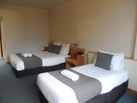 Commodore Regent - Accommodation Mermaid Beach 43