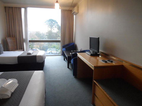 Commodore Regent - Accommodation Mermaid Beach 42