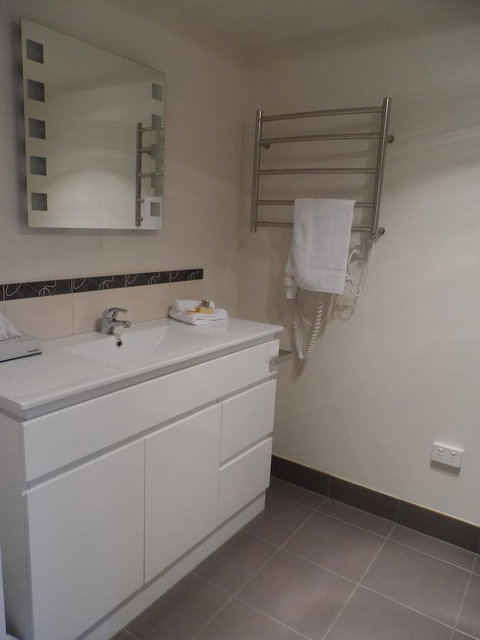 Commodore Regent - Accommodation Mermaid Beach 26