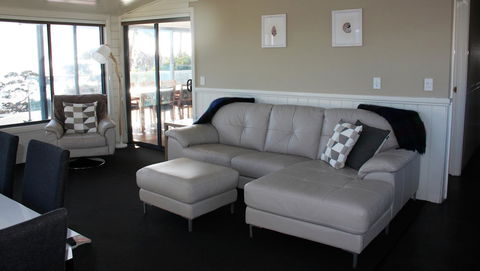 SEA EAGLE COTTAGE Amazing Views Of Bay Of Fires - Accommodation Mermaid Beach 5