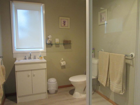 Elm Trees Accommodation @ Ross - Accommodation Mermaid Beach 10