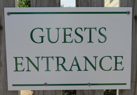 Elm Trees Accommodation @ Ross - Accommodation Mermaid Beach 8