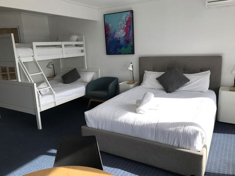 North Pier Hotel - Accommodation Mermaid Beach 3