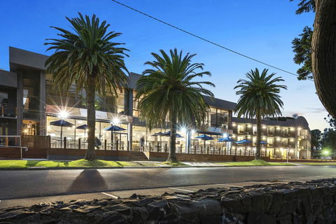 North Pier Hotel - Accommodation Mermaid Beach 0