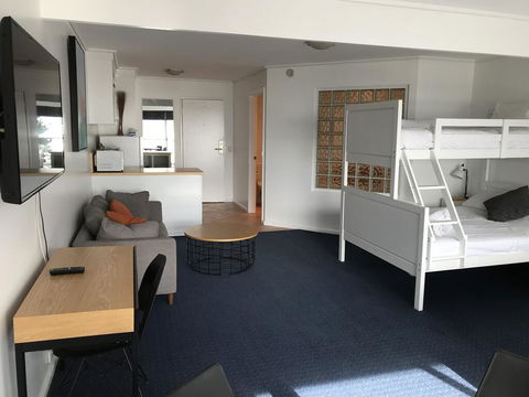 North Pier Hotel - Accommodation Mermaid Beach 2