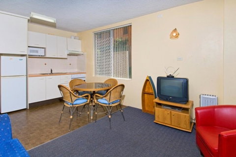 Ocean Court 1 13 Lord Street - Accommodation Mermaid Beach 3