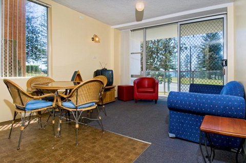 Ocean Court 1 13 Lord Street - Accommodation Mermaid Beach 2