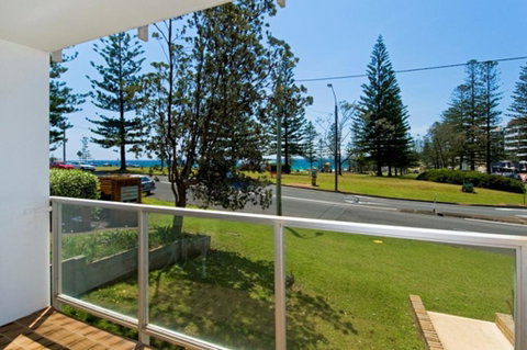 Ocean Court 1 13 Lord Street - Accommodation Mermaid Beach 1