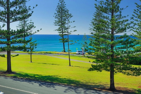 Ocean Court 7 13 Lord Street - Accommodation Mermaid Beach 3