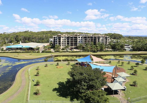 Ocean Court Yard - Accommodation Mermaid Beach 2