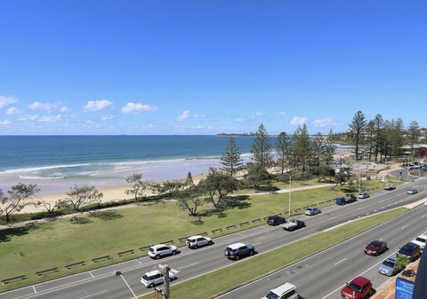 Ocean Court Yard - Accommodation Mermaid Beach 3