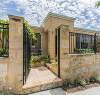 Ocean Keys Cottage - Free WiFi - Accommodation Mermaid Beach