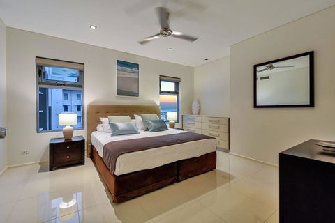 Oceana Darwin Central Oceanfront 3 Bedroom 2 Lounge Room Pool Gym Tennis Court Sleeps 9 - Accommodation Mermaid Beach 1