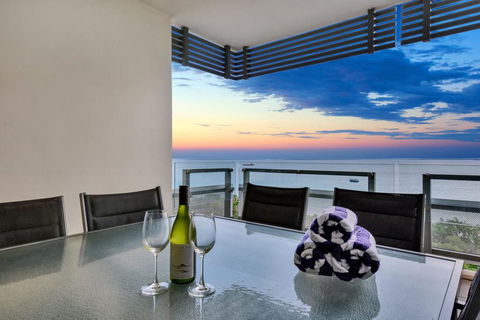 Oceana Darwin Central Oceanfront 3 Bedroom 2 Lounge Room Pool Gym Tennis Court Sleeps 9 - Accommodation Mermaid Beach 0