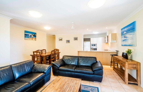 Oceania 11 - Accommodation Mermaid Beach 1